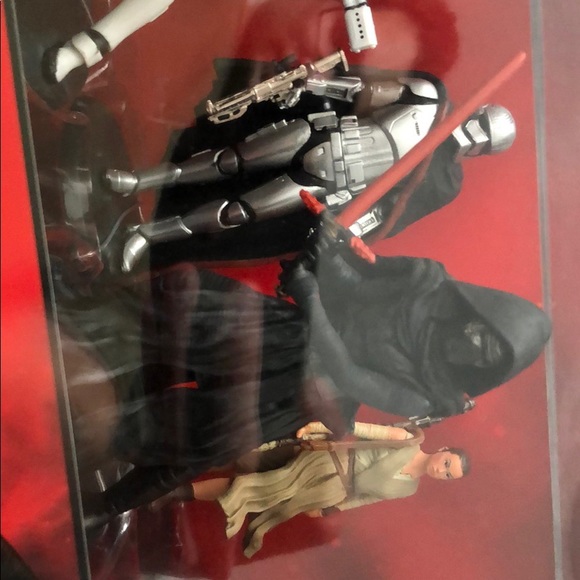 Star Wars Figures and Piggy Bank Bundle - Picture 2 of 8